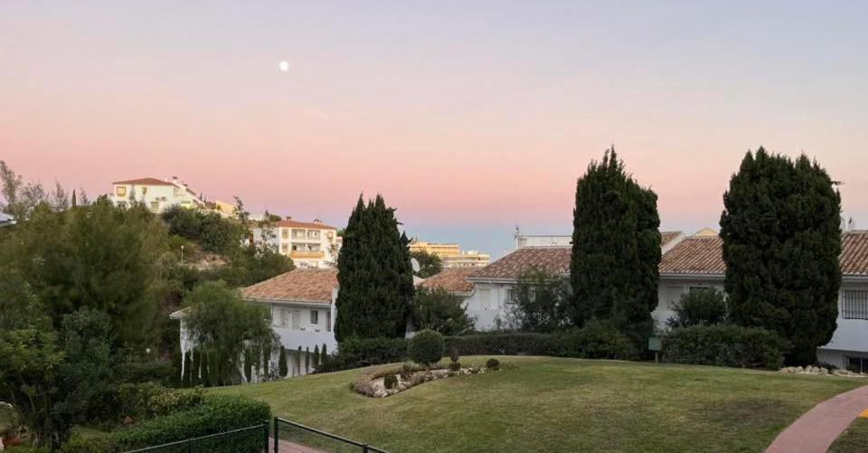 Appartamento lux 2 kmr app Stella Blanca met zwembaden airco en zeezicht Fuengirola Esterno foto